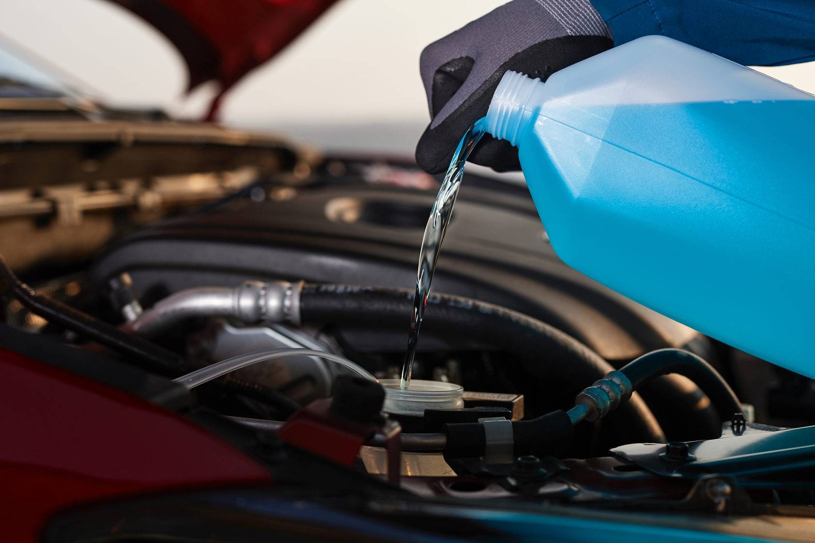 Замена охлаждающей жидкости в автомобиле.