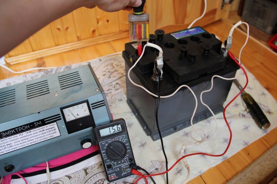 Как зарядить аккумулятор автомобиля правильно с помощью зарядного устройства в домашних условиях