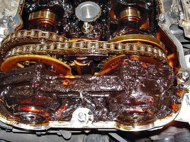 Последствия перелива масла в двигатель автомобиля