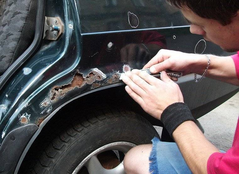 Как и чем убрать ржавчину с кузова автомобиля своими руками: пошаговая инструкция