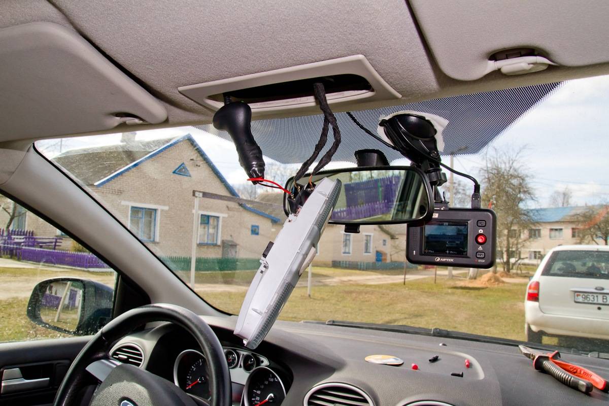 Установка видеорегистратора в машину своими руками: что нужно знать