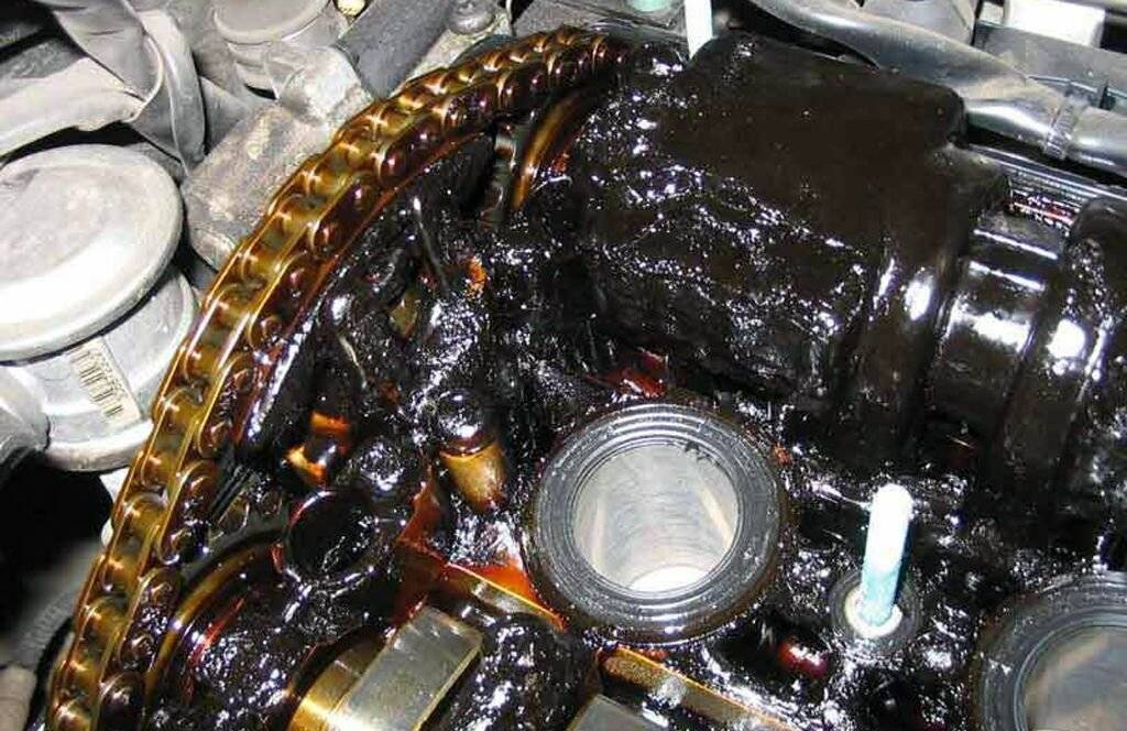 Почему быстро чернеет масло в двигателе