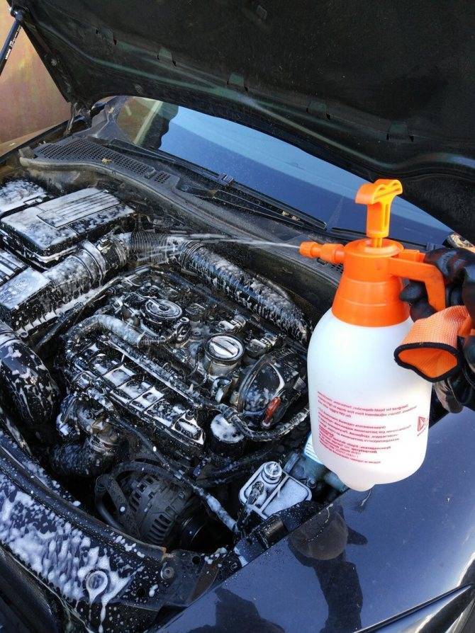 Чем помыть двигатель автомобиля в домашних условиях