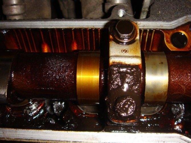 Почему чернеет моторное масло в двигателе - основные причины