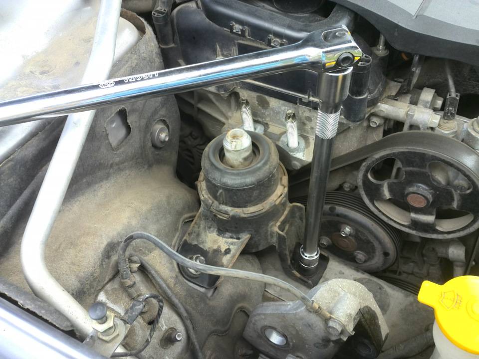 Подушки двигателя автомобиля: как проверить и заменить самостоятельно