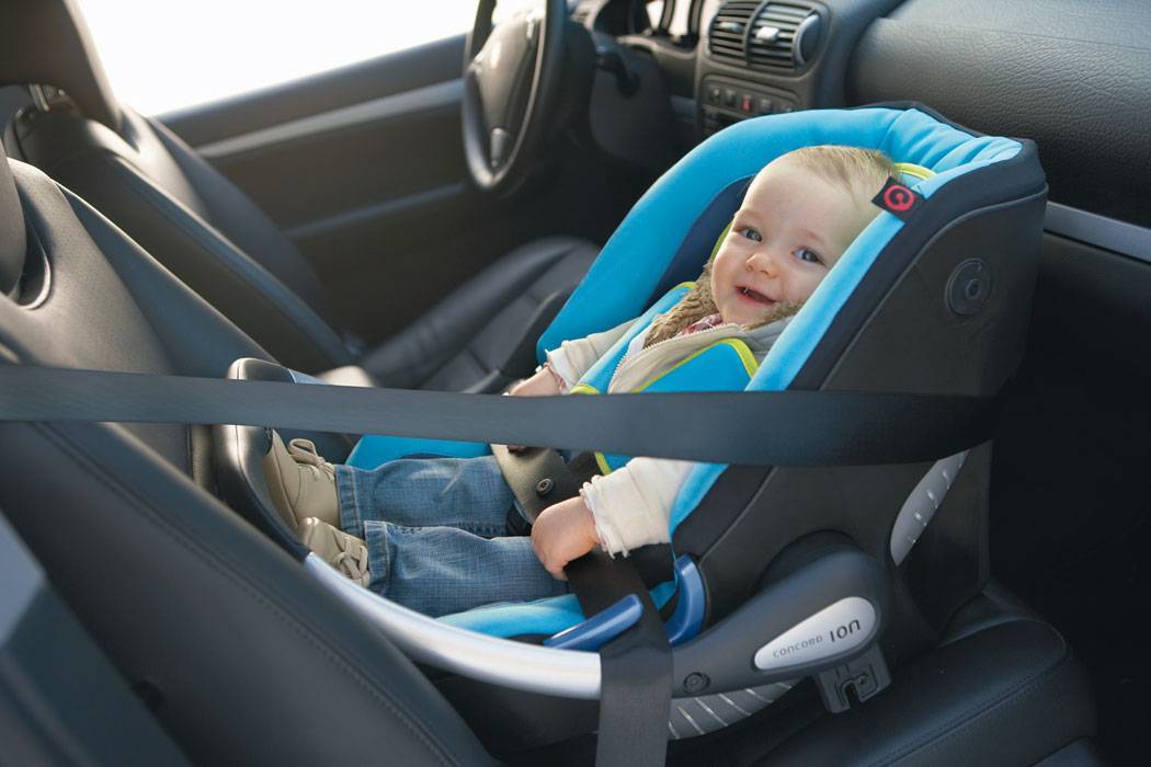Установка детского кресла в автомобиле: правила и рекомендации