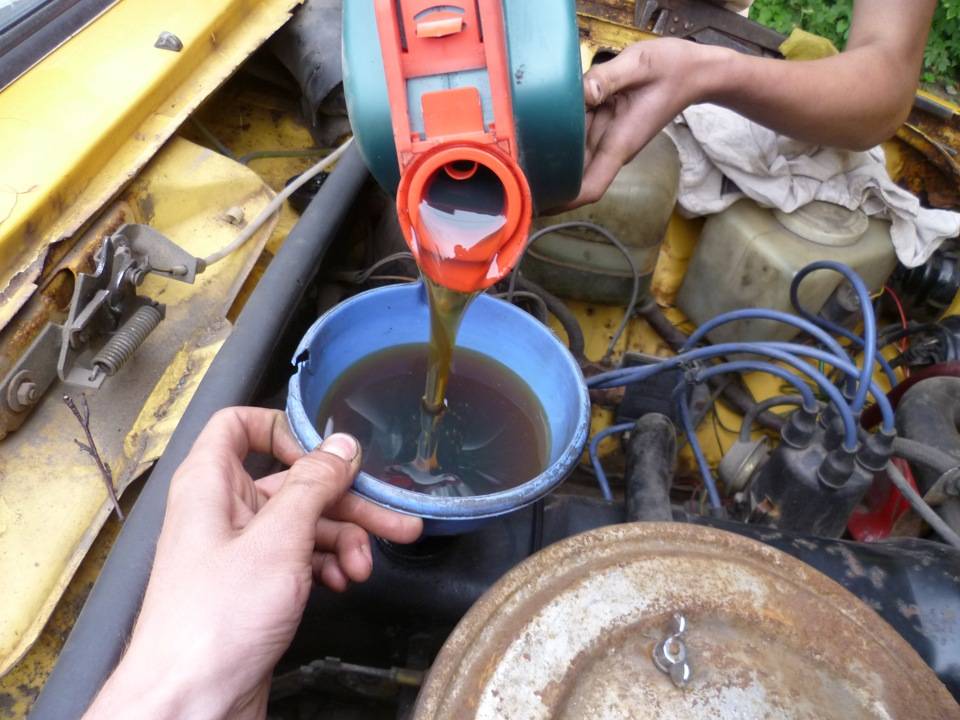 Как поменять масло в двигателе ваз. замена масла в двигателе ваз: что нужно знать для самостоятельного обслуживания. чтобы промыть масляную систему