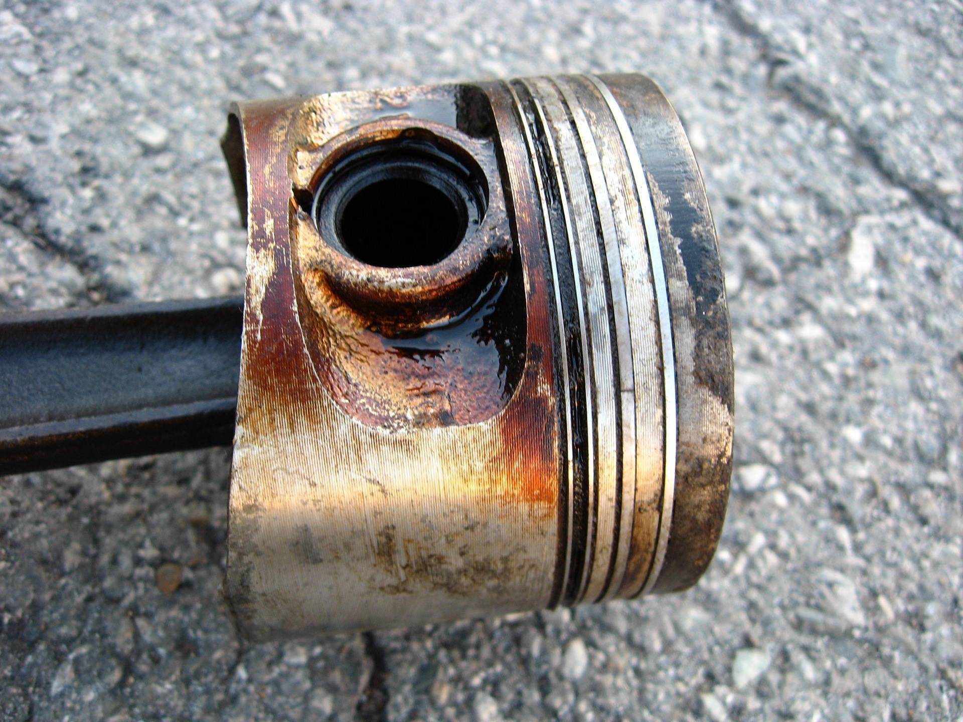 Как проверить маслосъемные колпачки не разбирая двигатель?