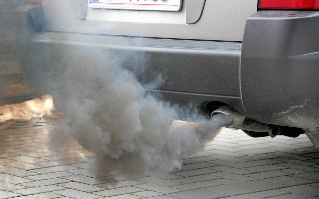 Почему дымит дизельный двигатель: причины и способы устранения черного дыма из выхлопной трубы