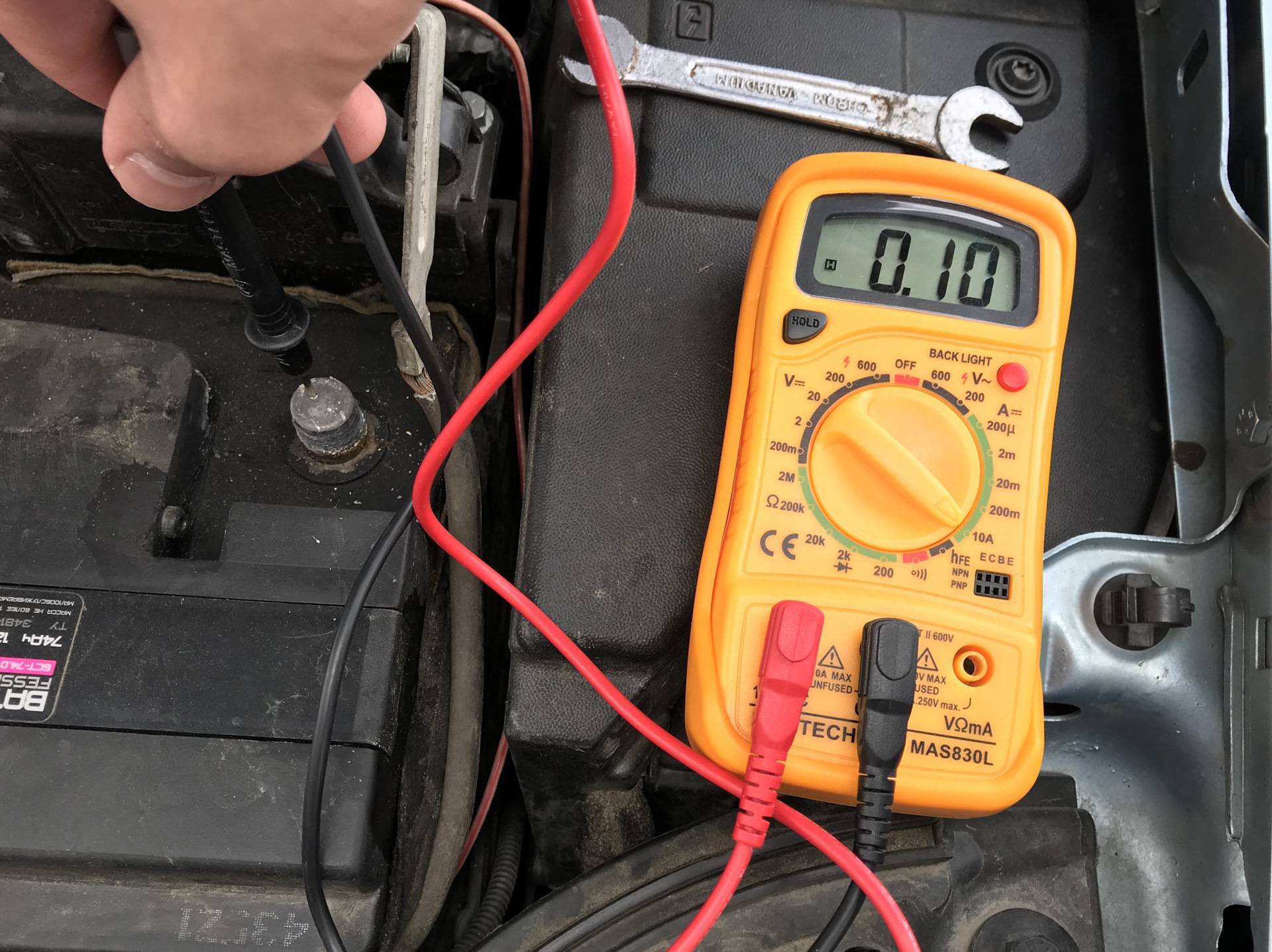 Как проверить утечку тока на автомобиле мультиметром: как найти потерю, замерить массу на аккумуляторе, потребление тока, напряжение в машине