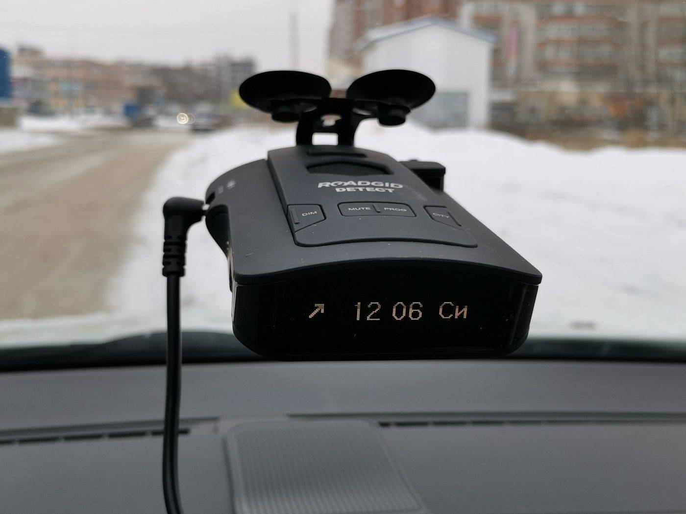 Обзор автомобильного гибридного видеорегистратора playme mark
