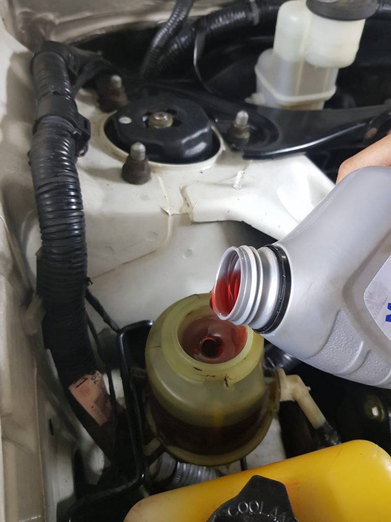 Правильная замена жидкости гур в условиях гаража