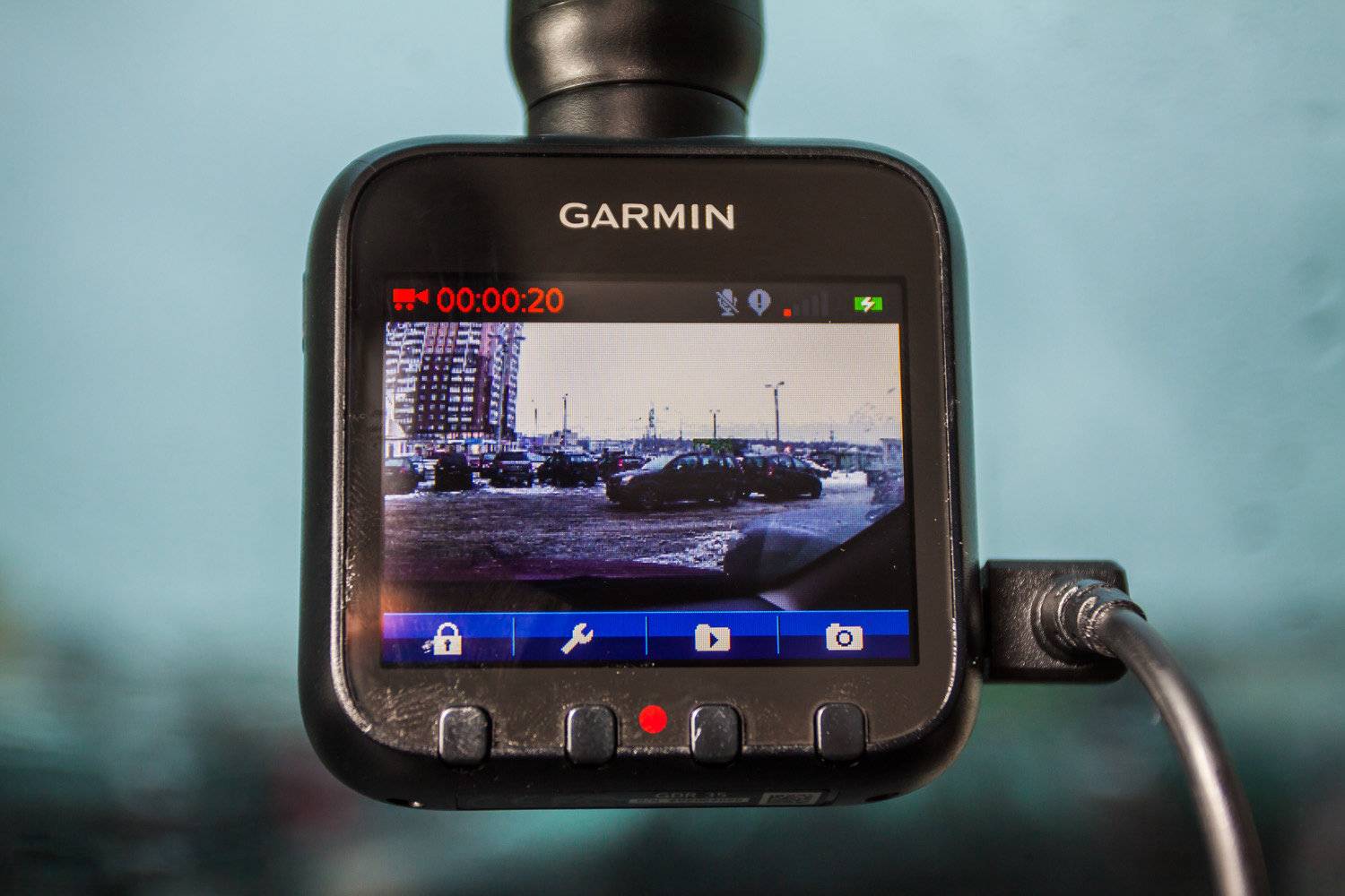 Тест автомобильного видеорегистратора garmin dash cam 10/20