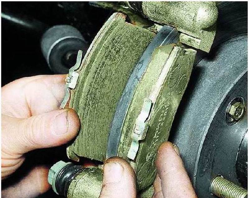 Проваливается педаль тормоза после замены колодок: причины, поиск неисправности, ремонт
