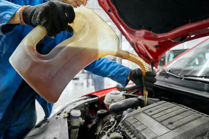 Можно ли залить масло для дизельного двигателя в бензиновый: что будет?