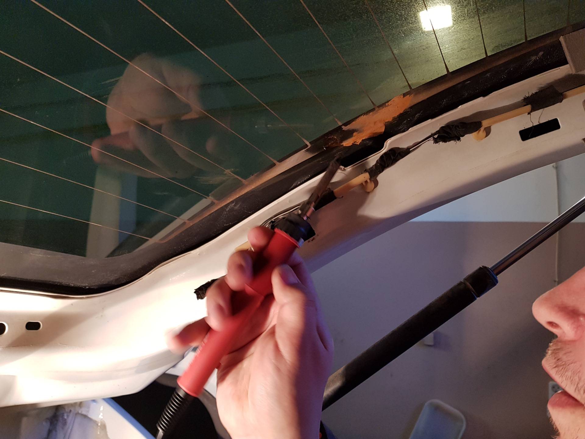 Ремонт нитей обогрева заднего стекла автомобиля своими руками