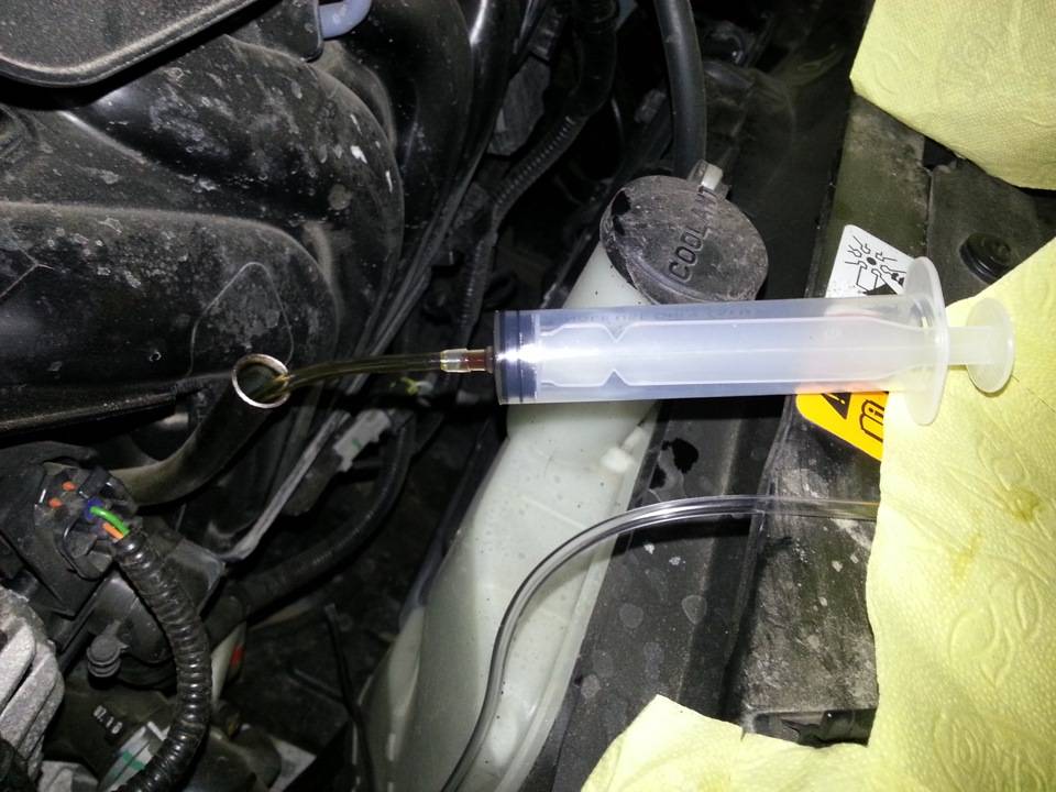 Как откачать масло из двигателя с помощью компрессора